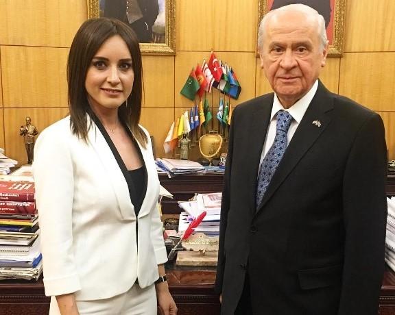 Nazlı Çelik'in ay yıldızlı kolyesi Bahçeli'nin hediyesi çıktı