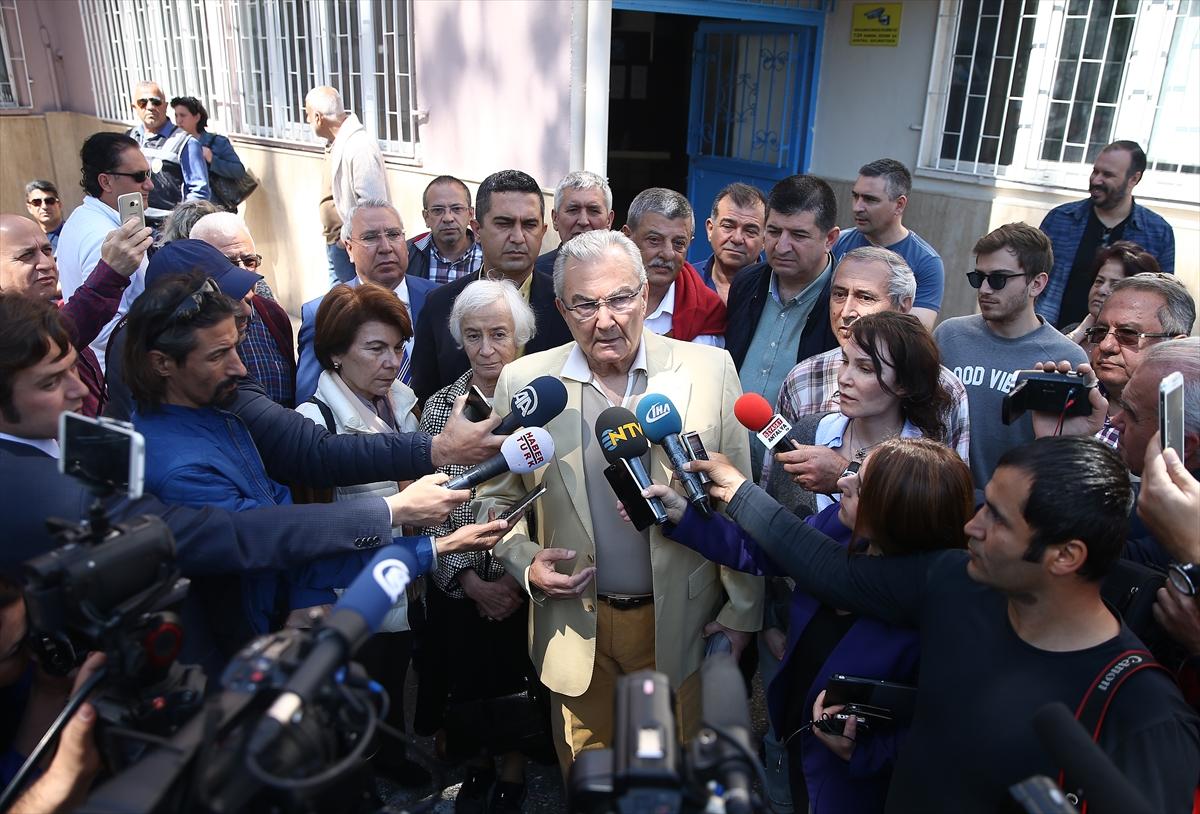Deniz Baykal Antalya'da oyunu kullandı