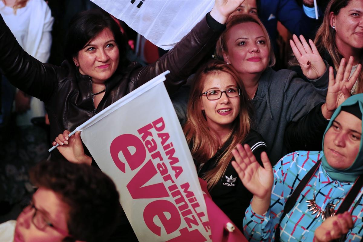 Vatandaşlar 'evet'i kutluyor