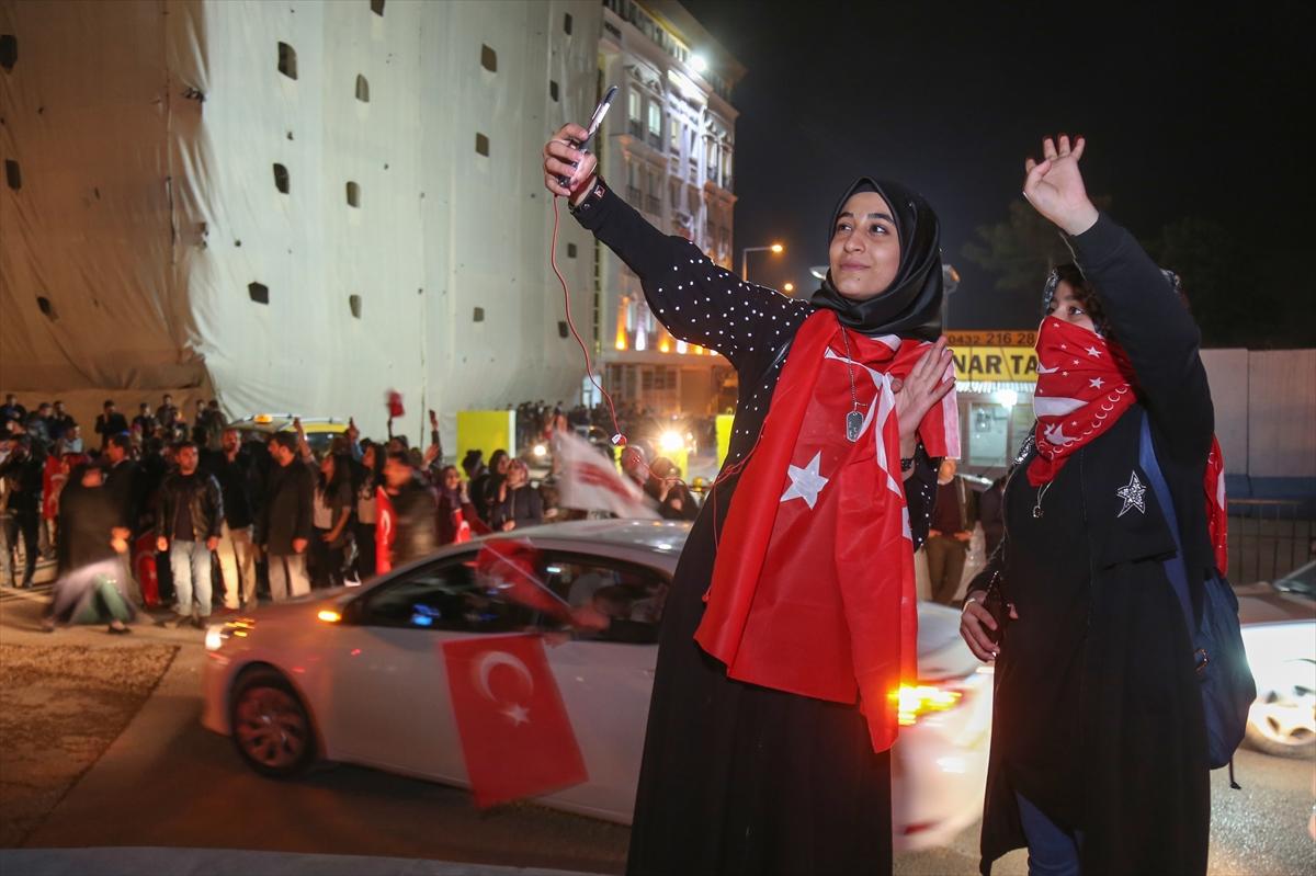 Vatandaşlar 'evet'i kutluyor