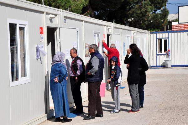 Çanakkaleli depremzedeler konteynerde oy kullandı