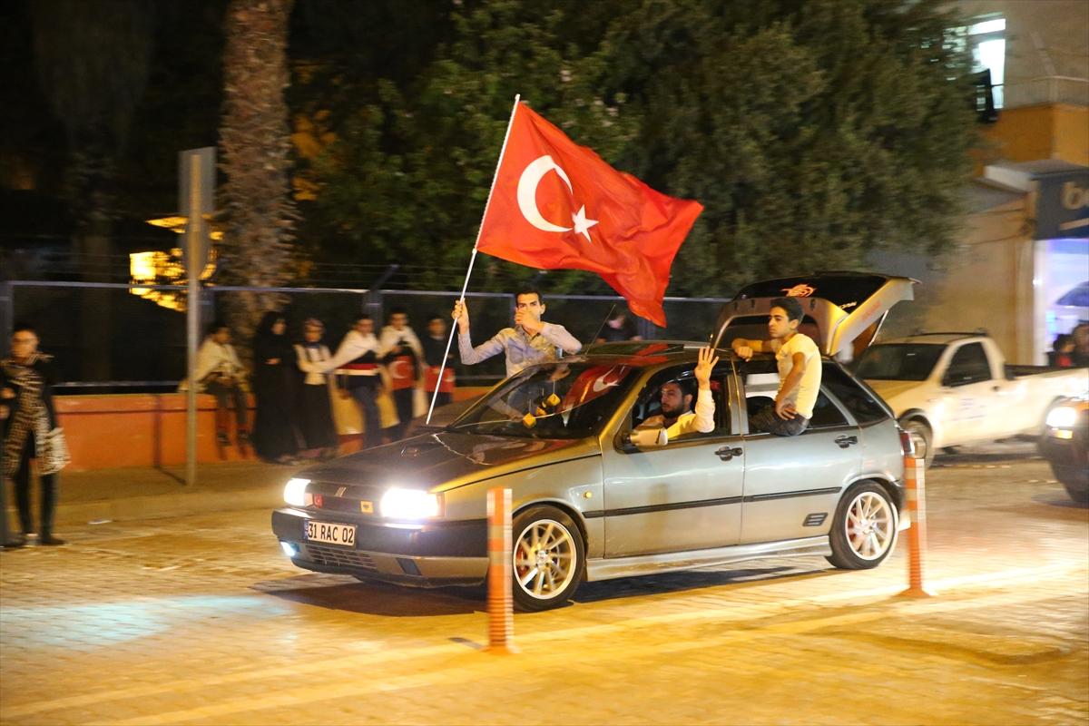 Vatandaşlar 'evet'i kutluyor