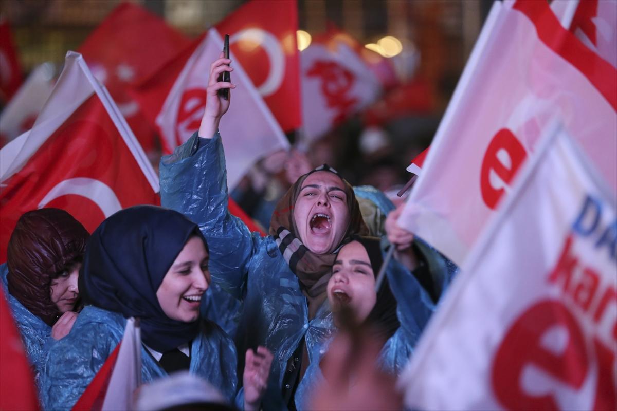 Vatandaşlar 'evet'i kutluyor