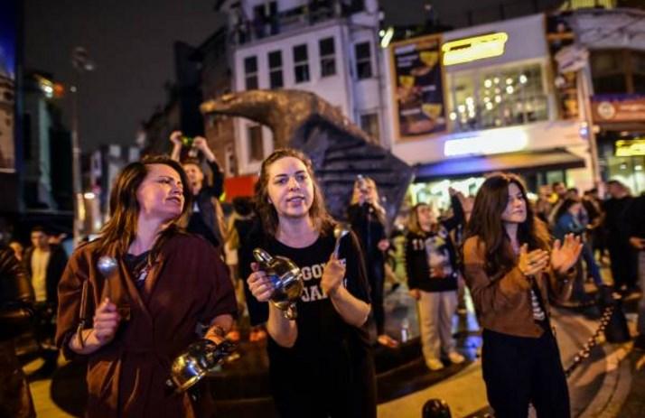 İstanbul'un farklı ilçelerinde tencere tavalı eylem