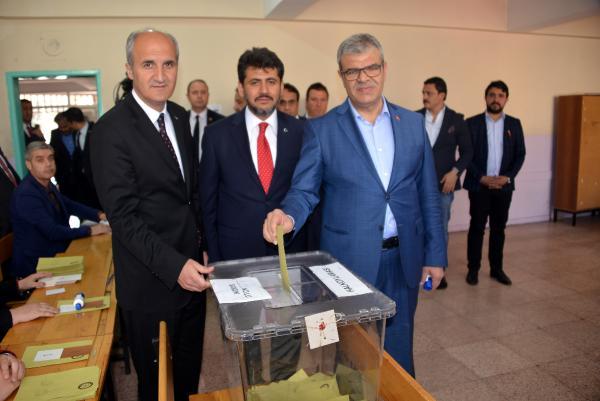 Başbakan Yardımcısı Kaynak oyunu kullandı