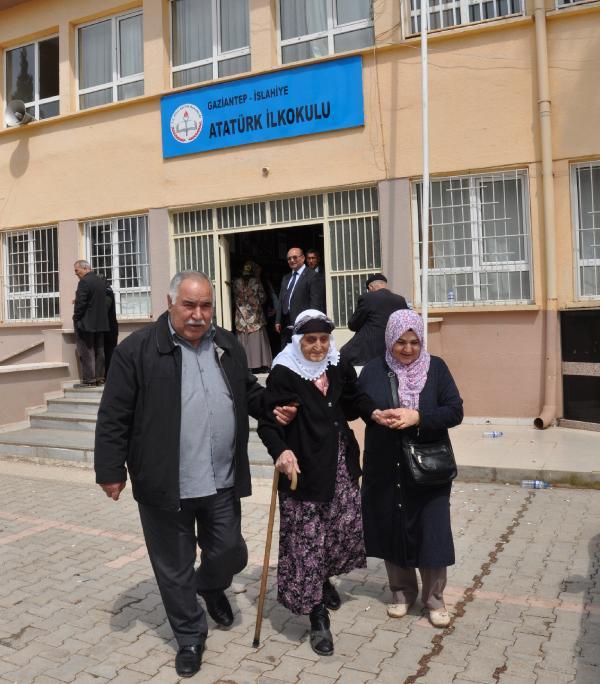 116 yaşında sandık başına gitti