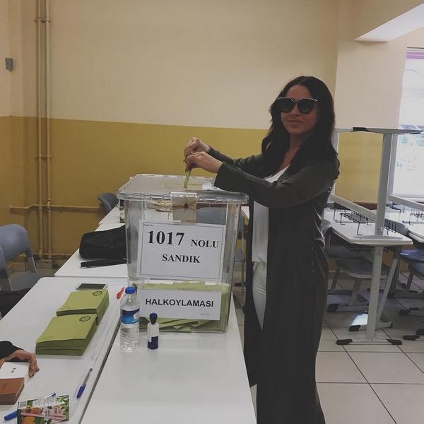 Ünlüler sandık başında