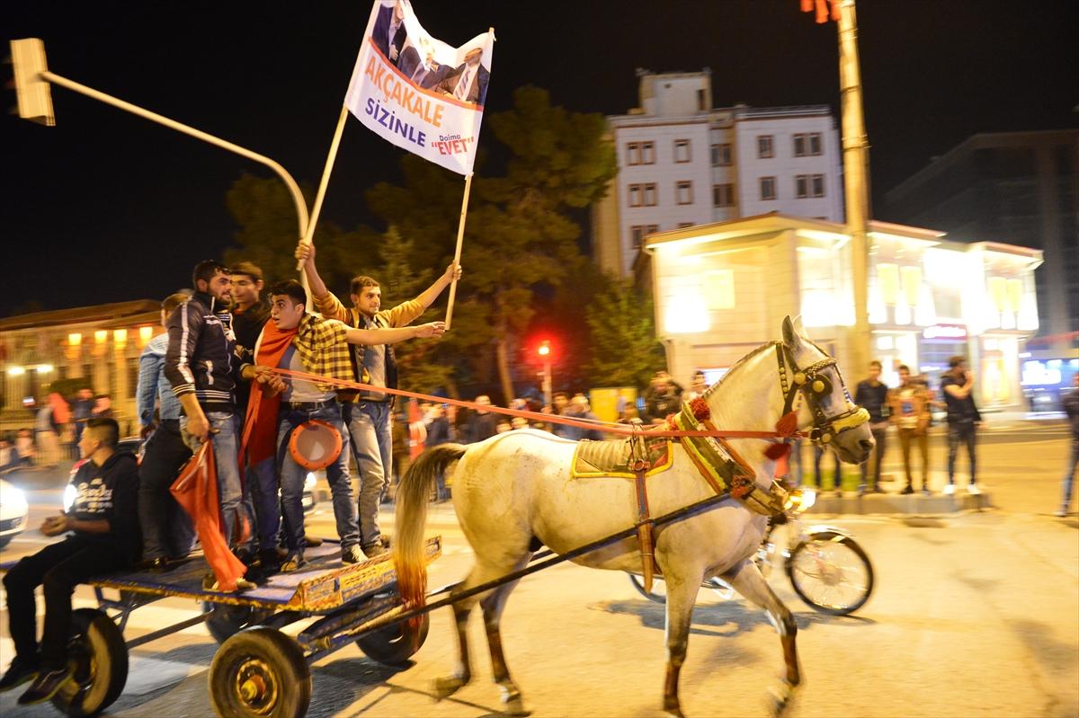 Vatandaşlar 'evet'i kutluyor