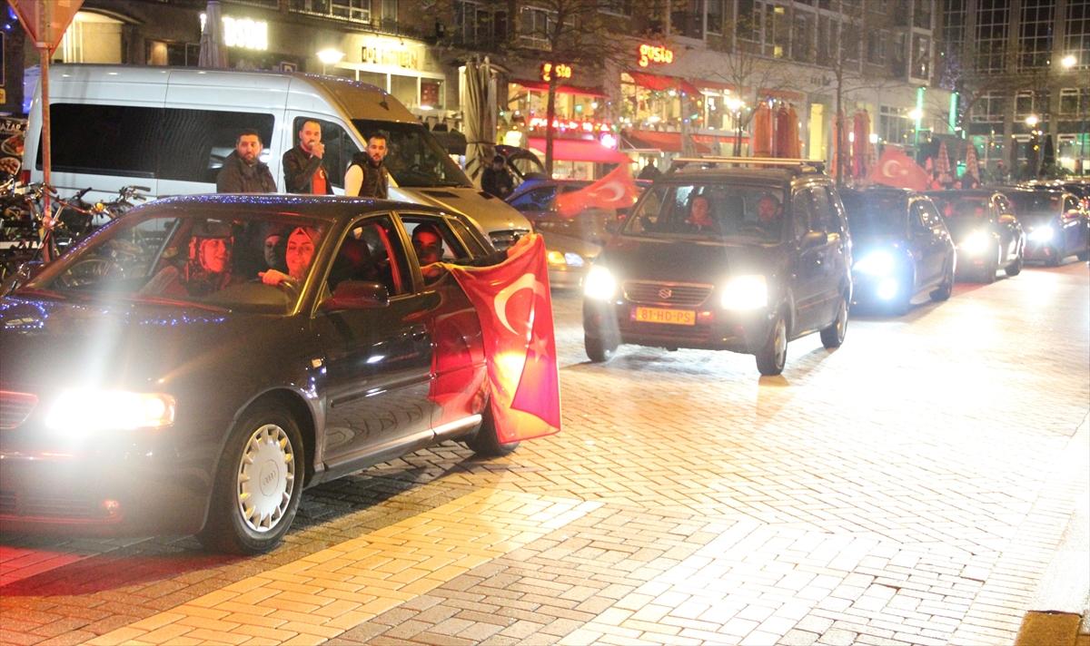 Hollanda'da referandum kutlaması