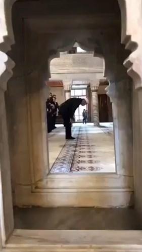 Cumhurbaşkanı Erdoğan şükür namazı kılıp Kur'an okudu