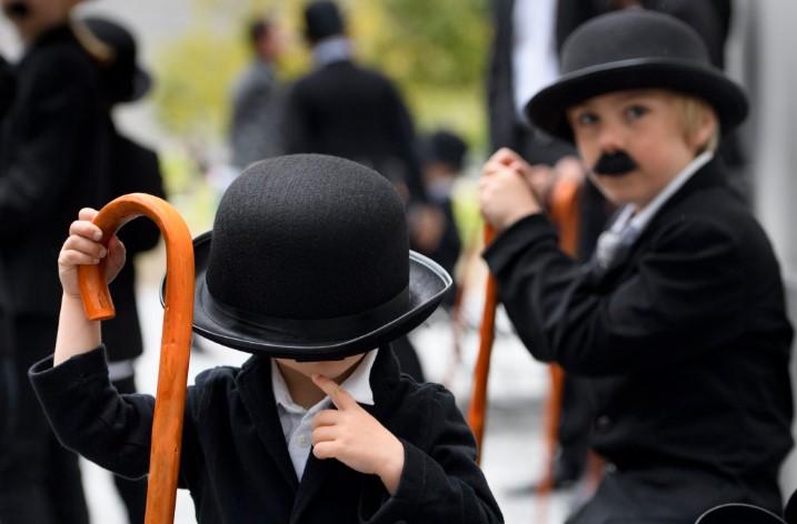 Hayranları, doğum gününde Charlie Chaplin'i andı