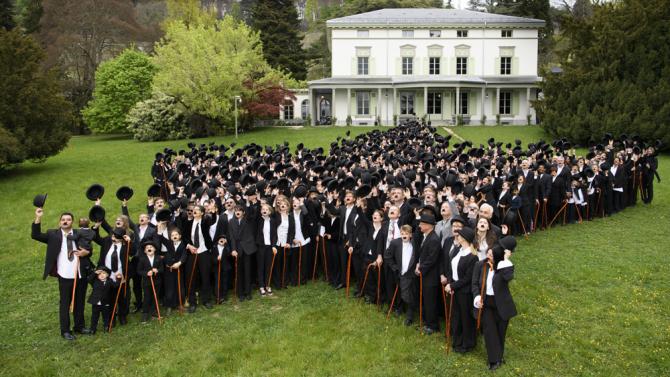 Hayranları, doğum gününde Charlie Chaplin'i andı