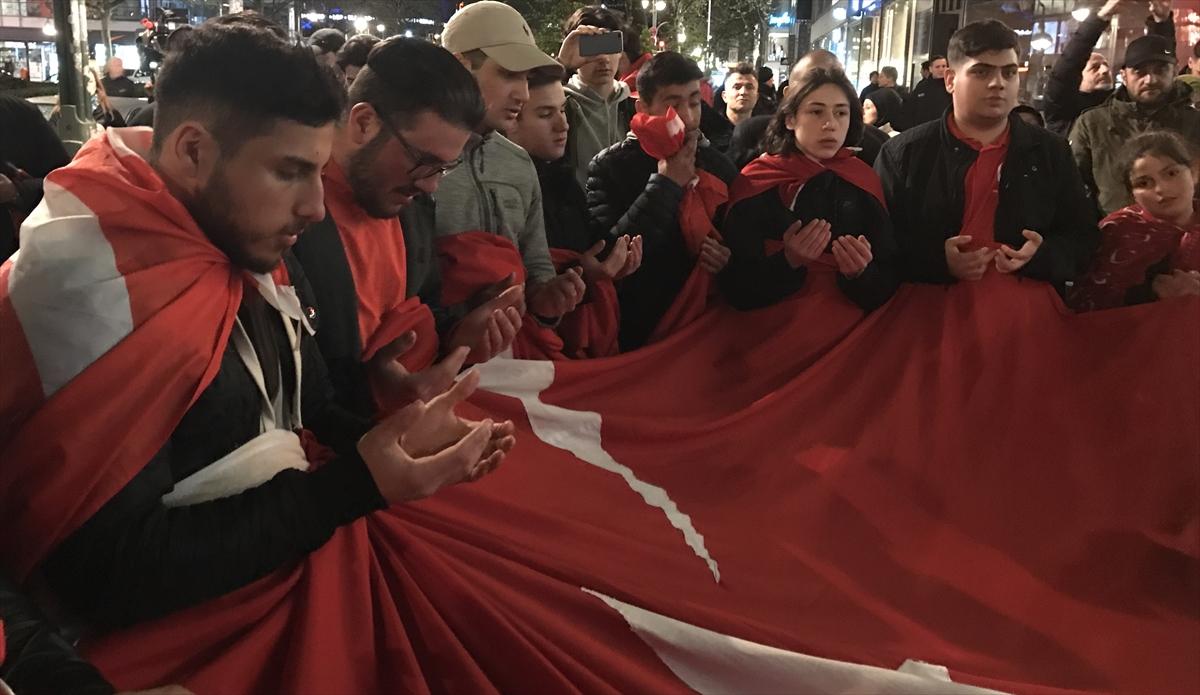 Almanya'da referandum kutlamaları