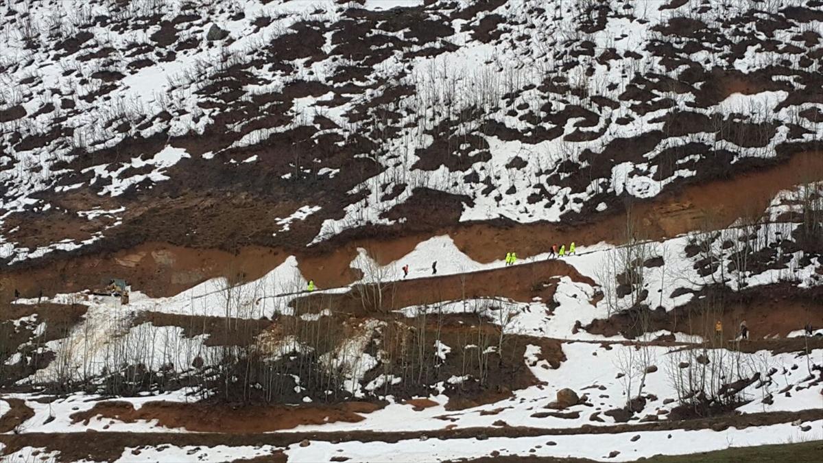Tunceli'de düşen helikopterin enkazına ulaşıldı