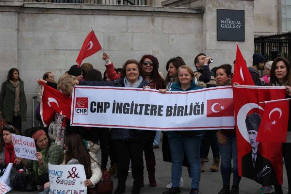 İngiltere’de CHP'lilerden referandum protestosu