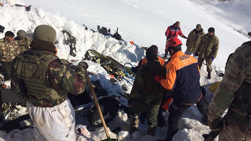 Helikopter şehitlerinin cenazeleri bölgeden alındı
