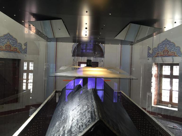 Yavuz Sultan Selim'in kaftanı 12 yıl sonra türbede