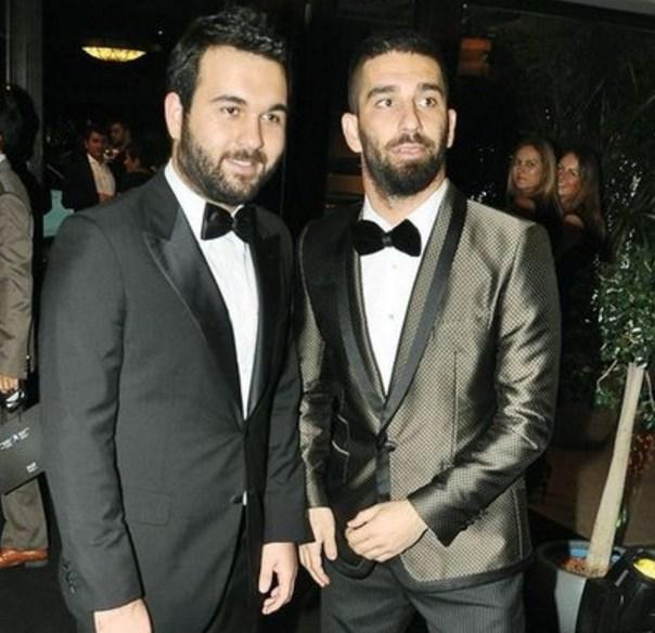 Arda Turan'dan kardeşine yalı jesti