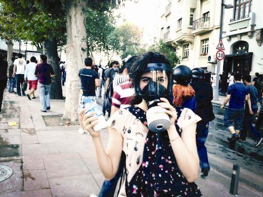 Nesrin Cavadzade sosyal medyaya geri döndü