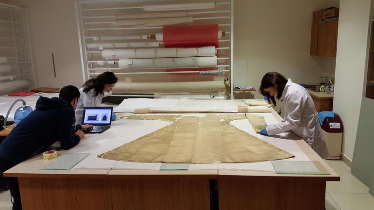 Yavuz Sultan Selim'in kaftanı 12 yıl sonra türbede