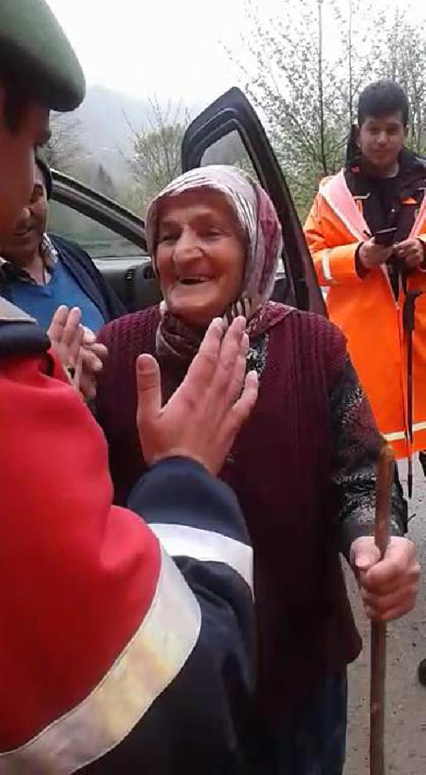 85 yaşındaki nine komutandan helallik istedi