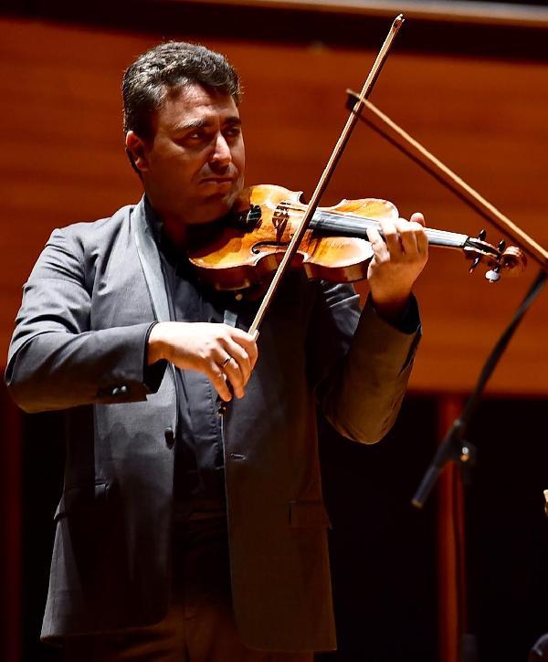 11.5 milyon euroluk kemanla çaldı