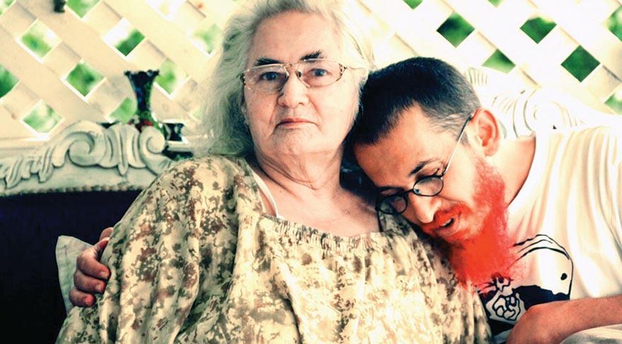 Modacı Tanju Babacan annesini kaybetti