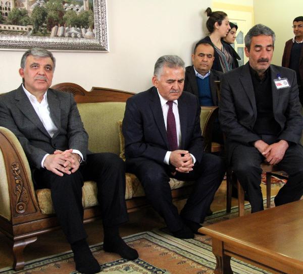 Abdullah Gül şehit ailesini ziyaret etti