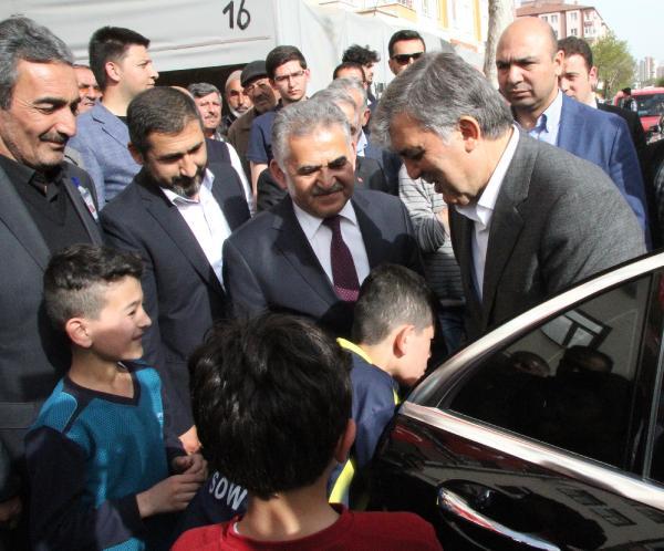 Abdullah Gül şehit ailesini ziyaret etti