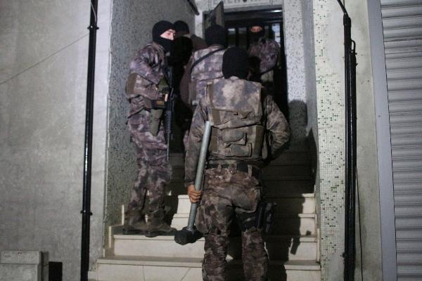 İstanbul'da eş zamanlı FETÖ operasyonu