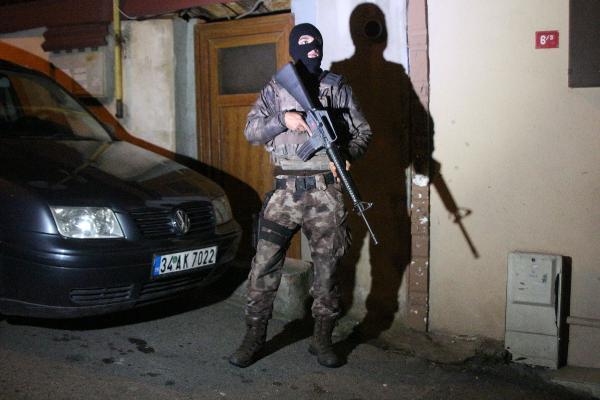 İstanbul'da eş zamanlı FETÖ operasyonu