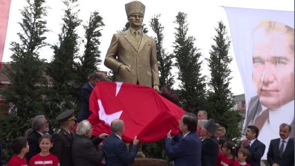 5.5 metre yüksekliğinde Atatürk anıtı açıldı