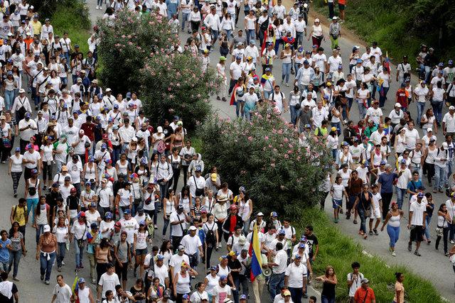 Venezuela'da protestolarda ölenler için sessiz yürüyüş