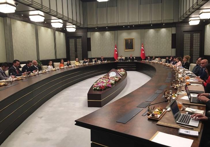 Cumhurbaşkanı koltuğuna Yiğit Türk oturdu