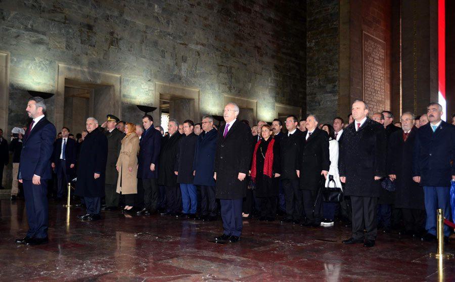 Devlet Bahçeli ve Binali Yıldırım Anıtkabir'de