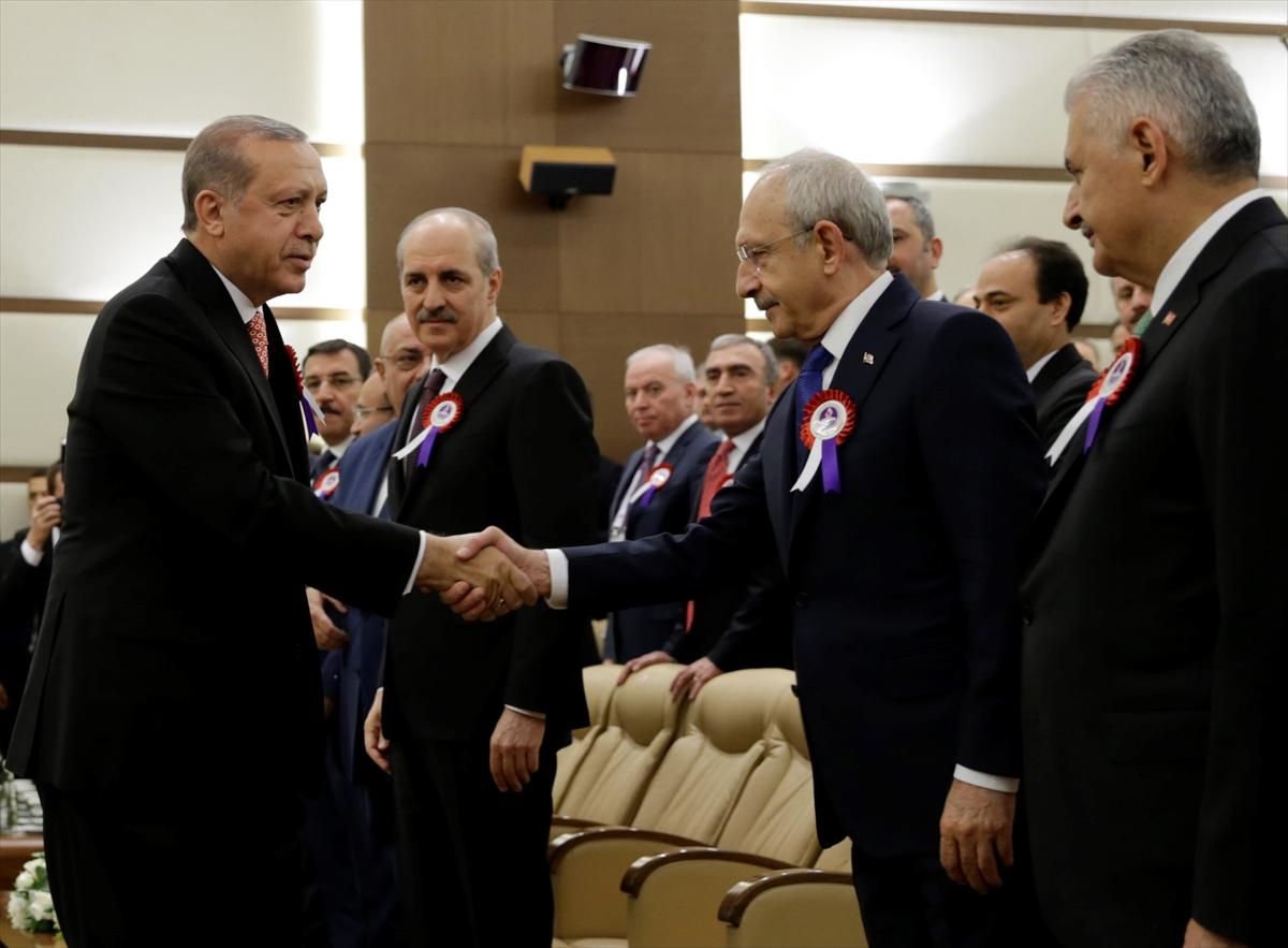 Cumhurbaşkanı Erdoğan, Kılıçdaroğlu ile tokalaştı