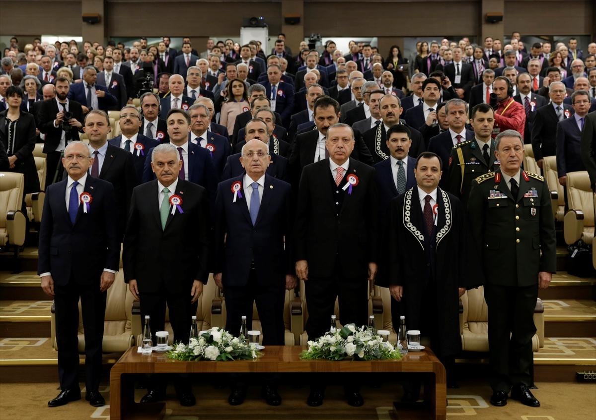 Cumhurbaşkanı Erdoğan, Kılıçdaroğlu ile tokalaştı