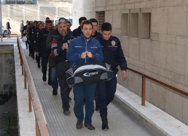 Bursa'da FETÖ operasyonunda gözaltına alınanlar adliyede