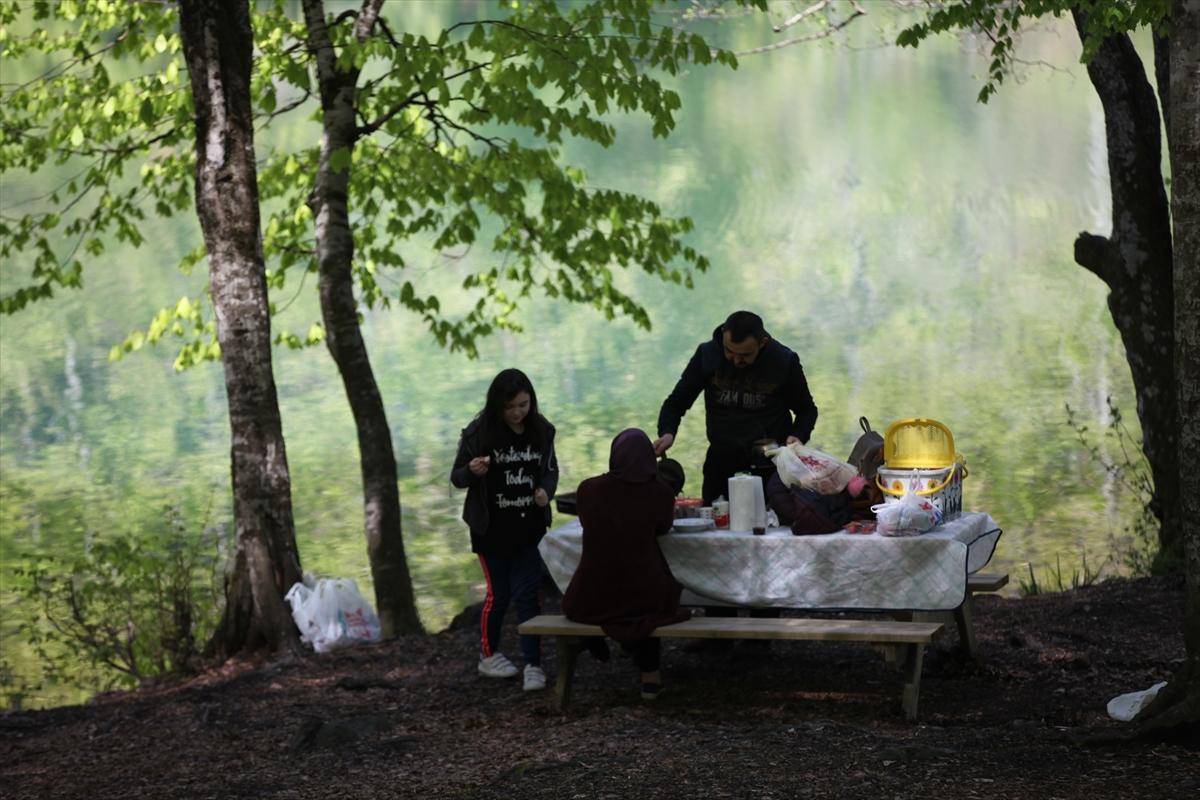 Yedigöller'de iki mevsim bir arada yaşanıyor