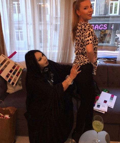 Bülent Ersoy elleriyle kontrol etti