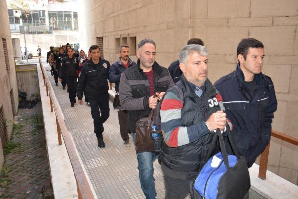 Bursa'da FETÖ operasyonunda gözaltına alınanlar adliyede