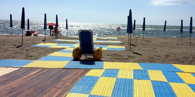 Papa Francesco engelliler için plaj kiraladı