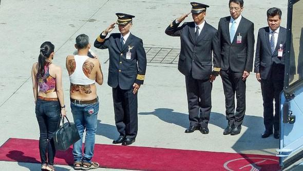 Tayland Kralı Maha'nın şaşırtan tarzı