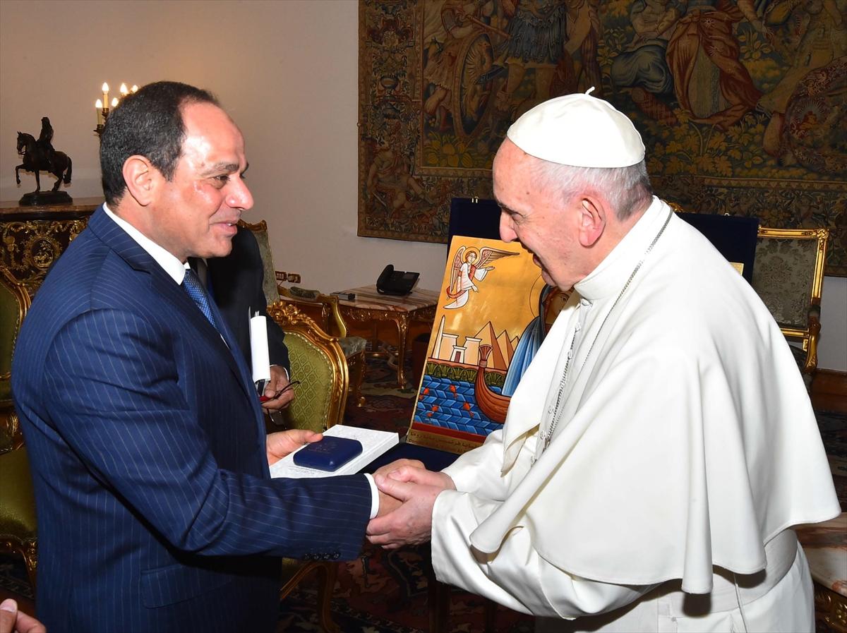 Darbeci Sisi Papa'yı ağırladı