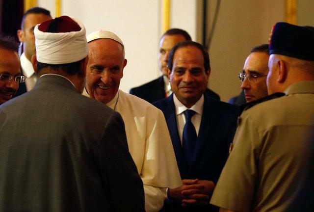 Darbeci Sisi Papa'yı ağırladı