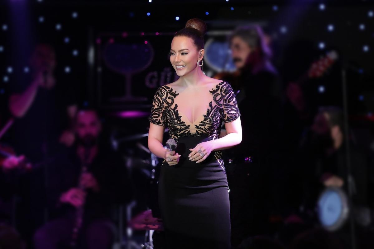 Ebru Gündeş 2 milyon lira kazandı