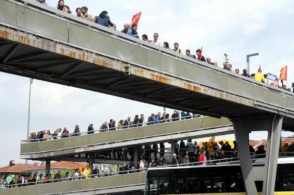 Taraftar grupları 1 Mayıs kutlamalarında