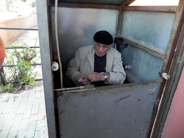 Selahattin amcanın engelli asansörü sevinci