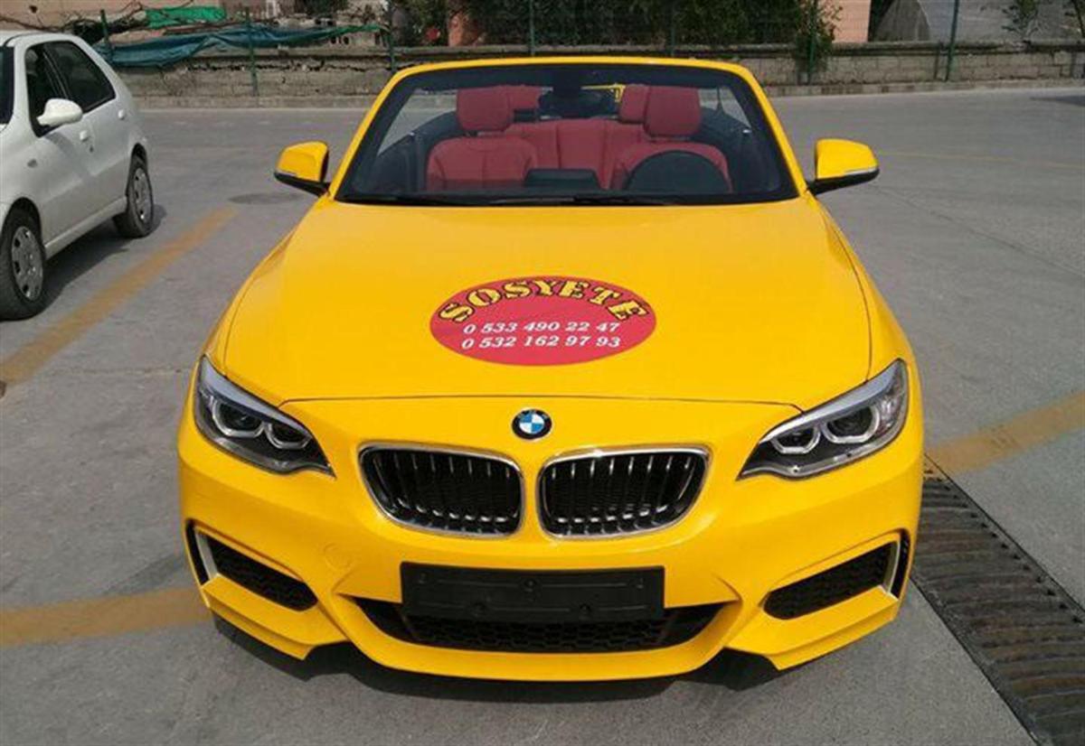 Lüks aracını 'Sosyete taksi' yaptı