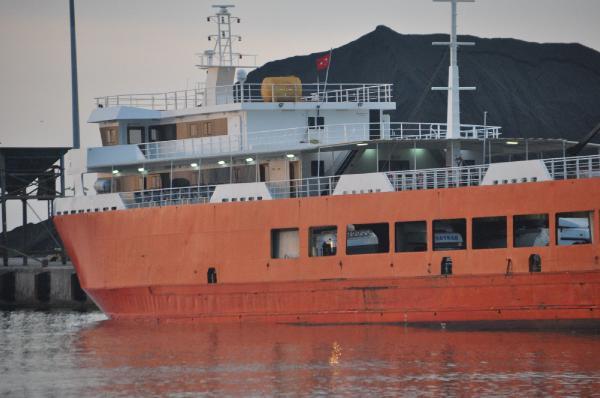 Balıkesir'de feribot, kuru yük gemisi ile çarpıştı